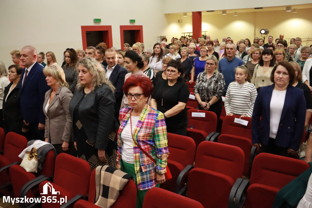 Fotorelacja: Uroczystość z okazji Dnia Edukacji Narodowej w Koziegłowach