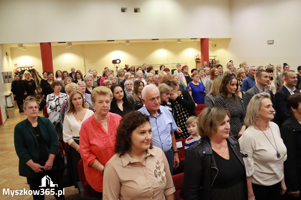 Fotorelacja: Uroczystość z okazji Dnia Edukacji Narodowej w Koziegłowach