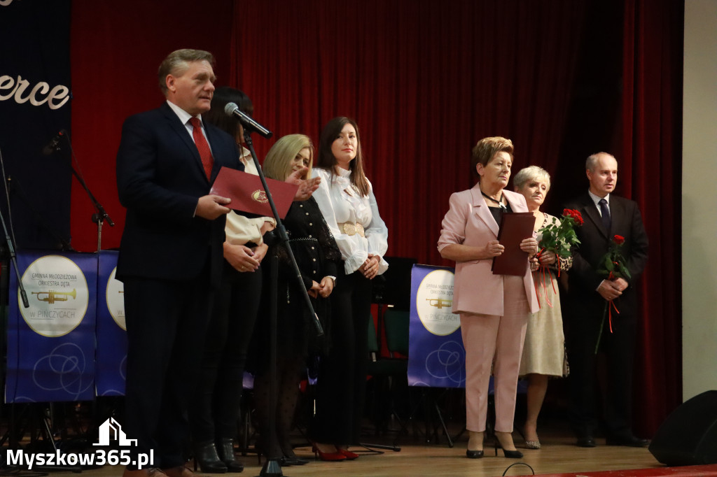 Fotorelacja: Uroczystość z okazji Dnia Edukacji Narodowej w Koziegłowach