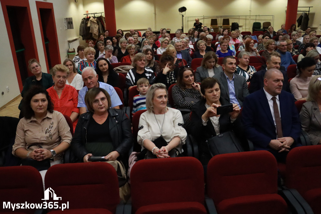 Fotorelacja: Uroczystość z okazji Dnia Edukacji Narodowej w Koziegłowach