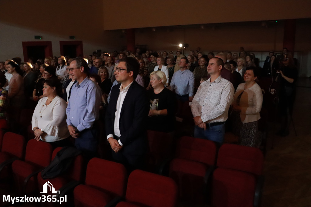 Fotorelacja: Uroczystość z okazji Dnia Edukacji Narodowej w Koziegłowach