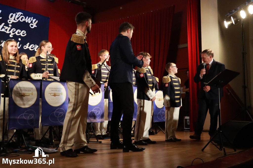 Fotorelacja: Uroczystość z okazji Dnia Edukacji Narodowej w Koziegłowach