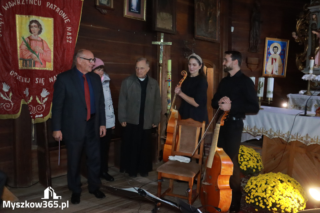 Koziegłowy: Koncert Zaduszkowy DLA NICH w Kościółku św. Wawrzyńca w Cynkowie.