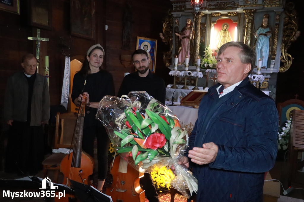 Koziegłowy: Koncert Zaduszkowy DLA NICH w Kościółku św. Wawrzyńca w Cynkowie.