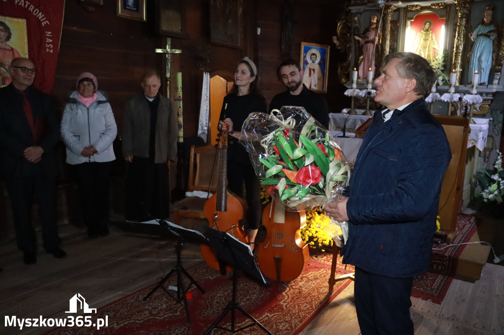 Koziegłowy: Koncert Zaduszkowy DLA NICH w Kościółku św. Wawrzyńca w Cynkowie.