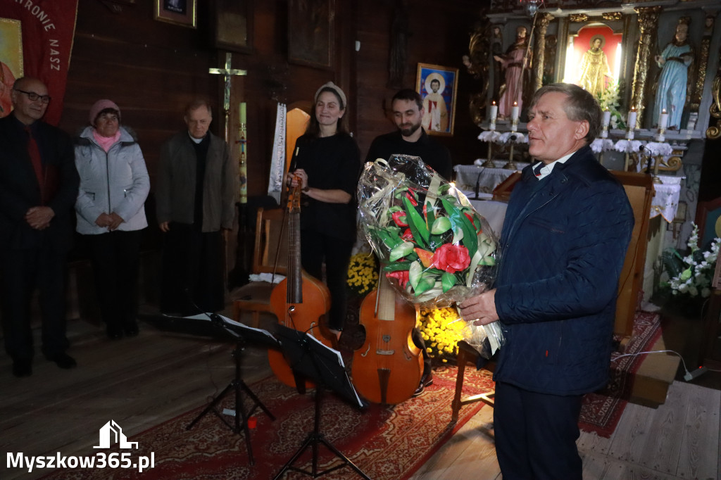 Koziegłowy: Koncert Zaduszkowy DLA NICH w Kościółku św. Wawrzyńca w Cynkowie.