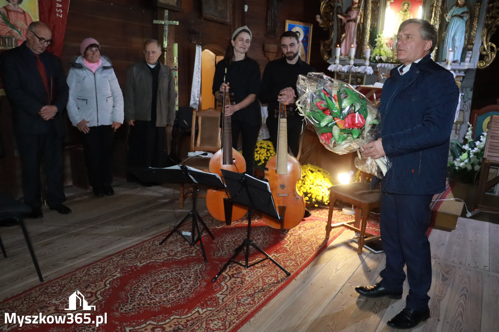 Koziegłowy: Koncert Zaduszkowy DLA NICH w Kościółku św. Wawrzyńca w Cynkowie.