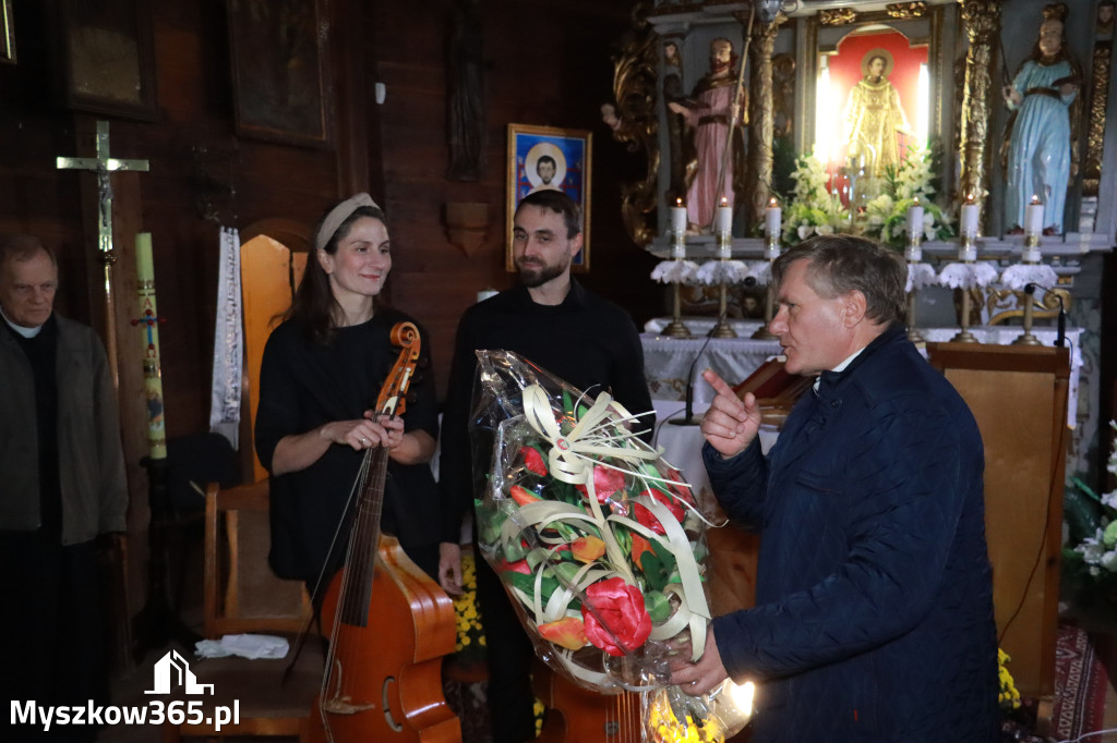 Koziegłowy: Koncert Zaduszkowy DLA NICH w Kościółku św. Wawrzyńca w Cynkowie.