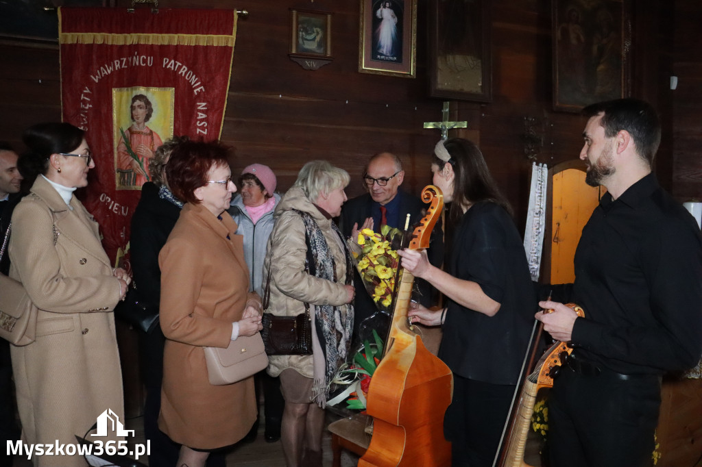 Koziegłowy: Koncert Zaduszkowy DLA NICH w Kościółku św. Wawrzyńca w Cynkowie.