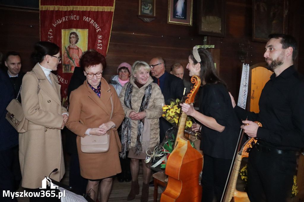 Koziegłowy: Koncert Zaduszkowy DLA NICH w Kościółku św. Wawrzyńca w Cynkowie.