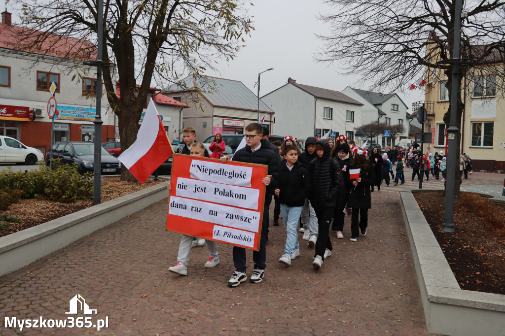 Fotorelacja: Uroczyste odśpiewanie Hymnu na Rynku w Koziegłowach