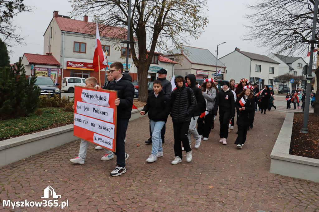 Fotorelacja: Uroczyste odśpiewanie Hymnu na Rynku w Koziegłowach