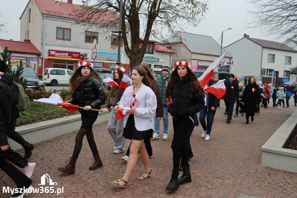 Fotorelacja: Uroczyste odśpiewanie Hymnu na Rynku w Koziegłowach