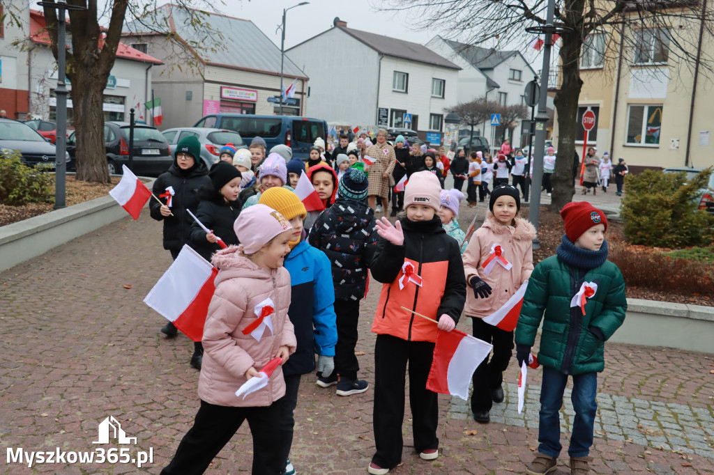 Fotorelacja: Uroczyste odśpiewanie Hymnu na Rynku w Koziegłowach