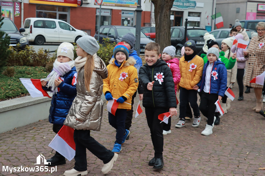 Fotorelacja: Uroczyste odśpiewanie Hymnu na Rynku w Koziegłowach