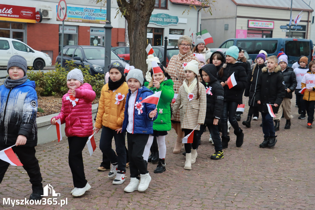 Fotorelacja: Uroczyste odśpiewanie Hymnu na Rynku w Koziegłowach