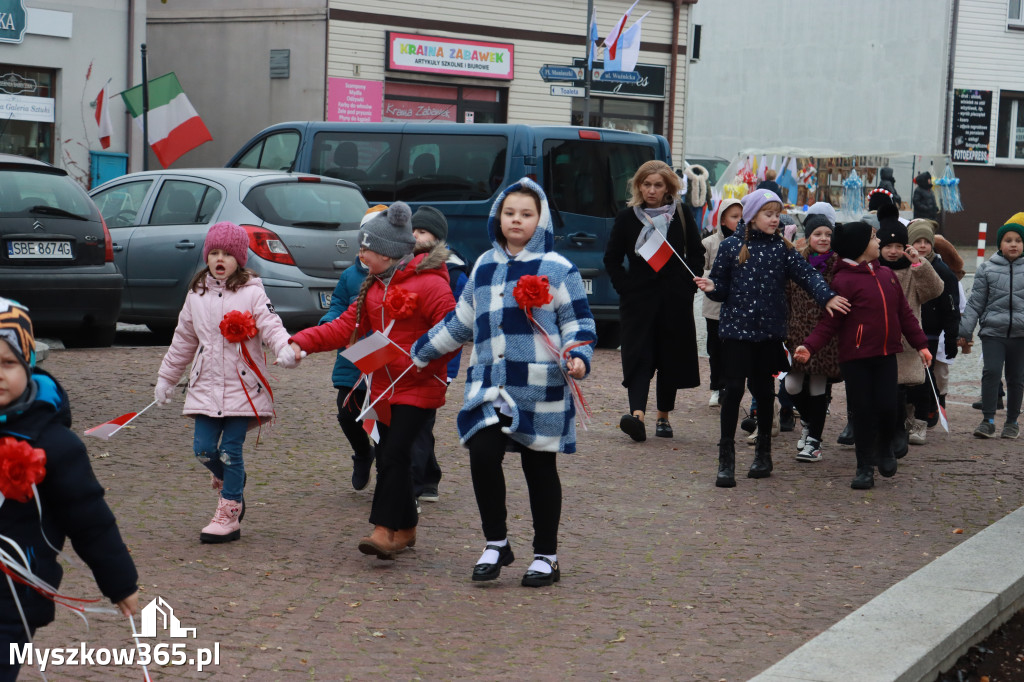 Fotorelacja: Uroczyste odśpiewanie Hymnu na Rynku w Koziegłowach