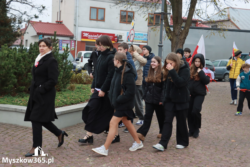 Fotorelacja: Uroczyste odśpiewanie Hymnu na Rynku w Koziegłowach