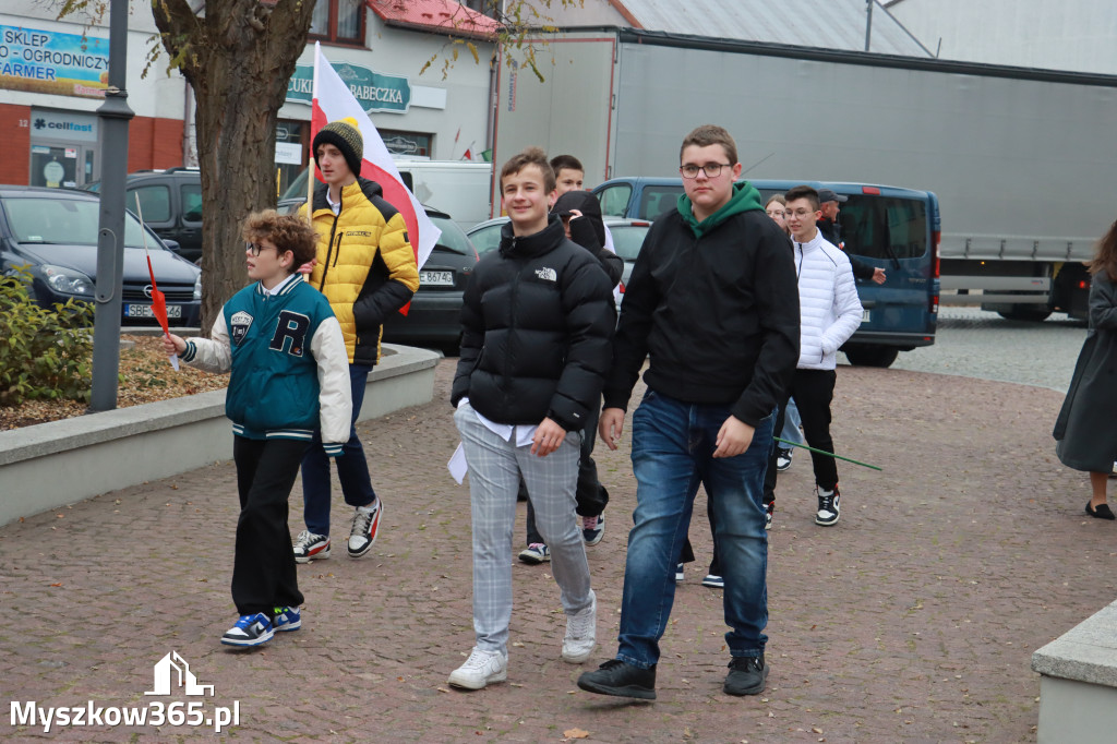 Fotorelacja: Uroczyste odśpiewanie Hymnu na Rynku w Koziegłowach