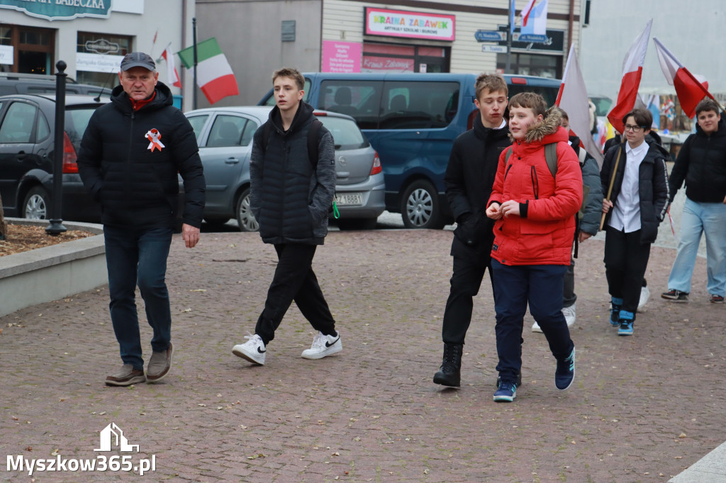 Fotorelacja: Uroczyste odśpiewanie Hymnu na Rynku w Koziegłowach