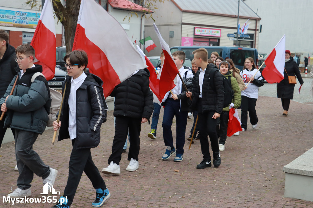 Fotorelacja: Uroczyste odśpiewanie Hymnu na Rynku w Koziegłowach