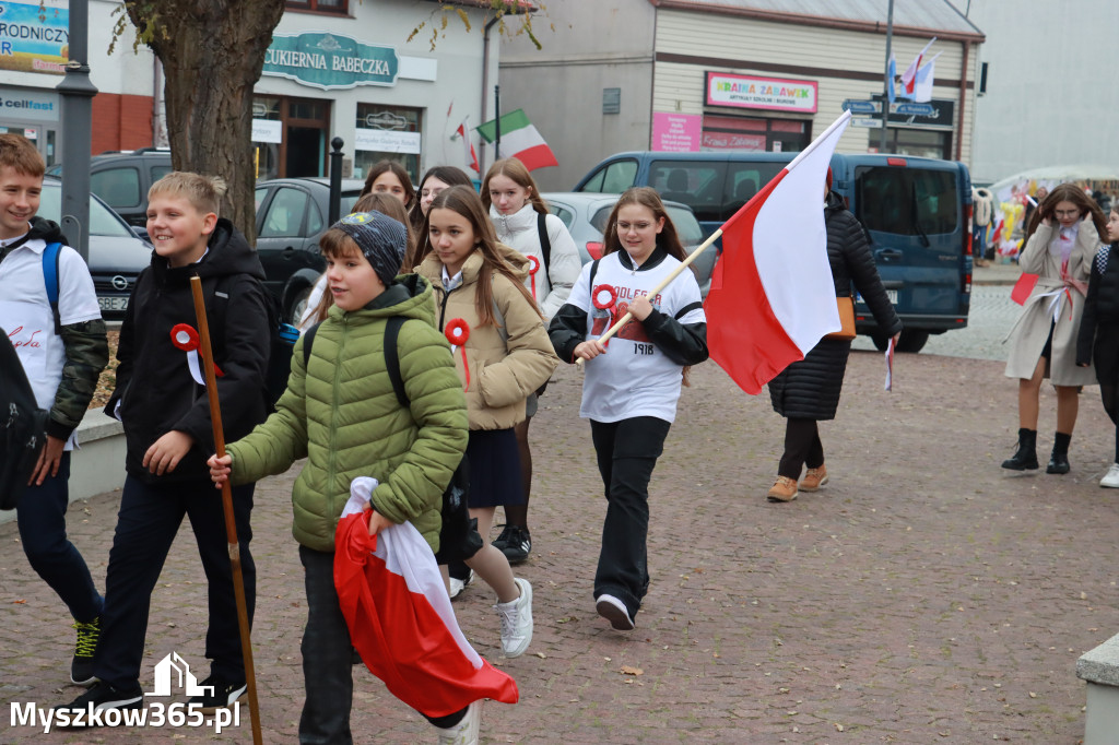 Fotorelacja: Uroczyste odśpiewanie Hymnu na Rynku w Koziegłowach