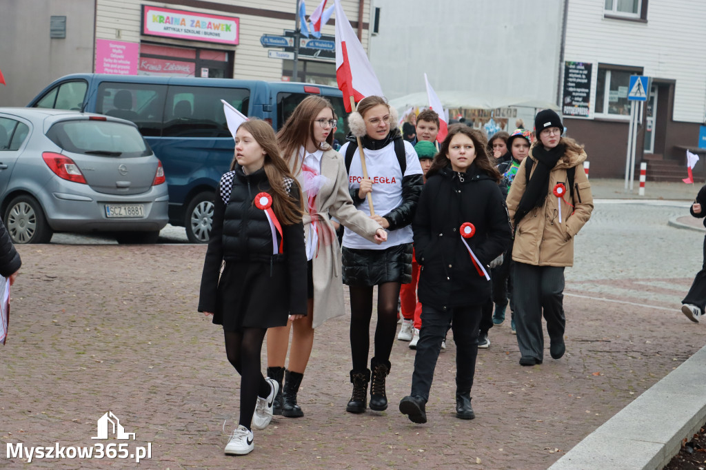 Fotorelacja: Uroczyste odśpiewanie Hymnu na Rynku w Koziegłowach