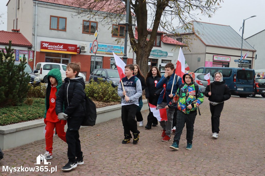 Fotorelacja: Uroczyste odśpiewanie Hymnu na Rynku w Koziegłowach