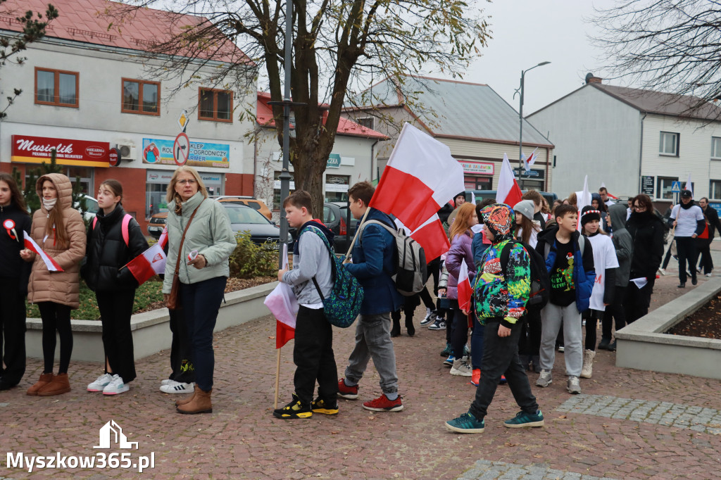 Fotorelacja: Uroczyste odśpiewanie Hymnu na Rynku w Koziegłowach