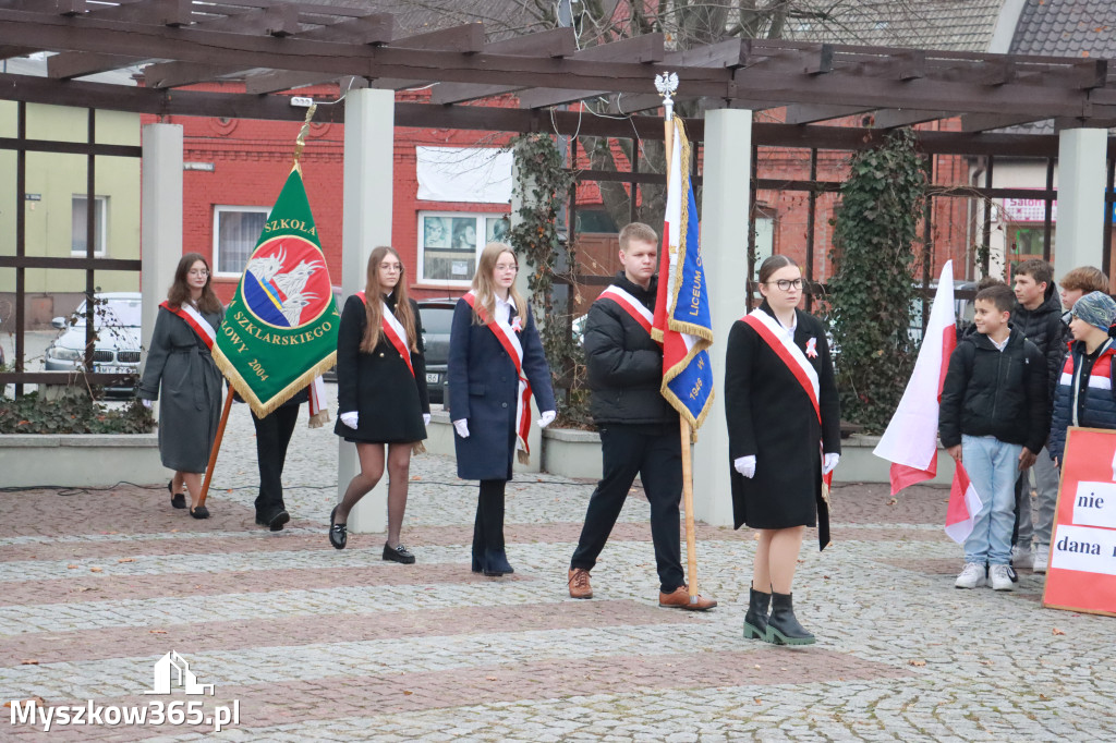 Fotorelacja: Uroczyste odśpiewanie Hymnu na Rynku w Koziegłowach