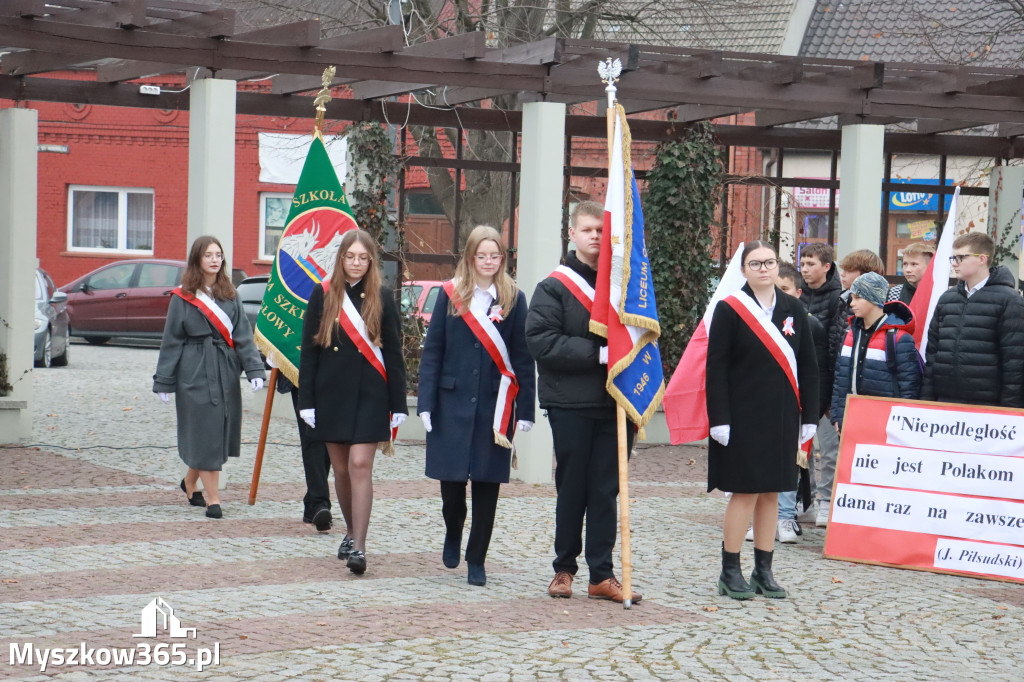 Fotorelacja: Uroczyste odśpiewanie Hymnu na Rynku w Koziegłowach