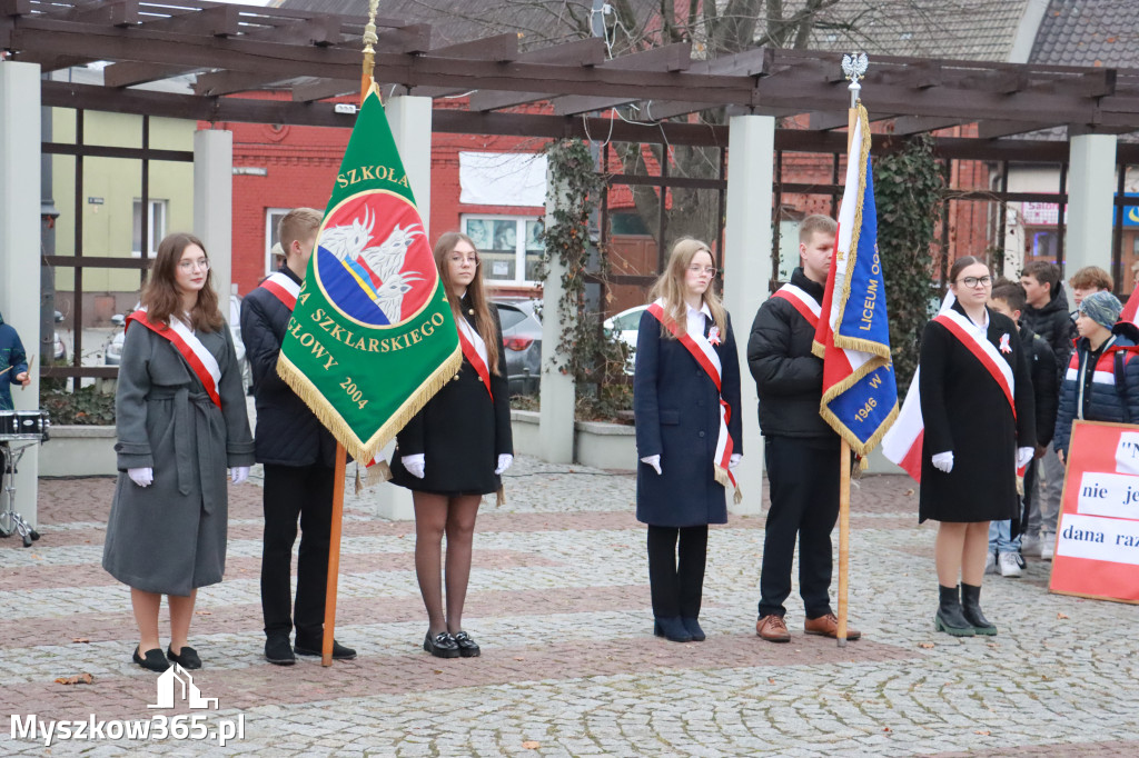 Fotorelacja: Uroczyste odśpiewanie Hymnu na Rynku w Koziegłowach