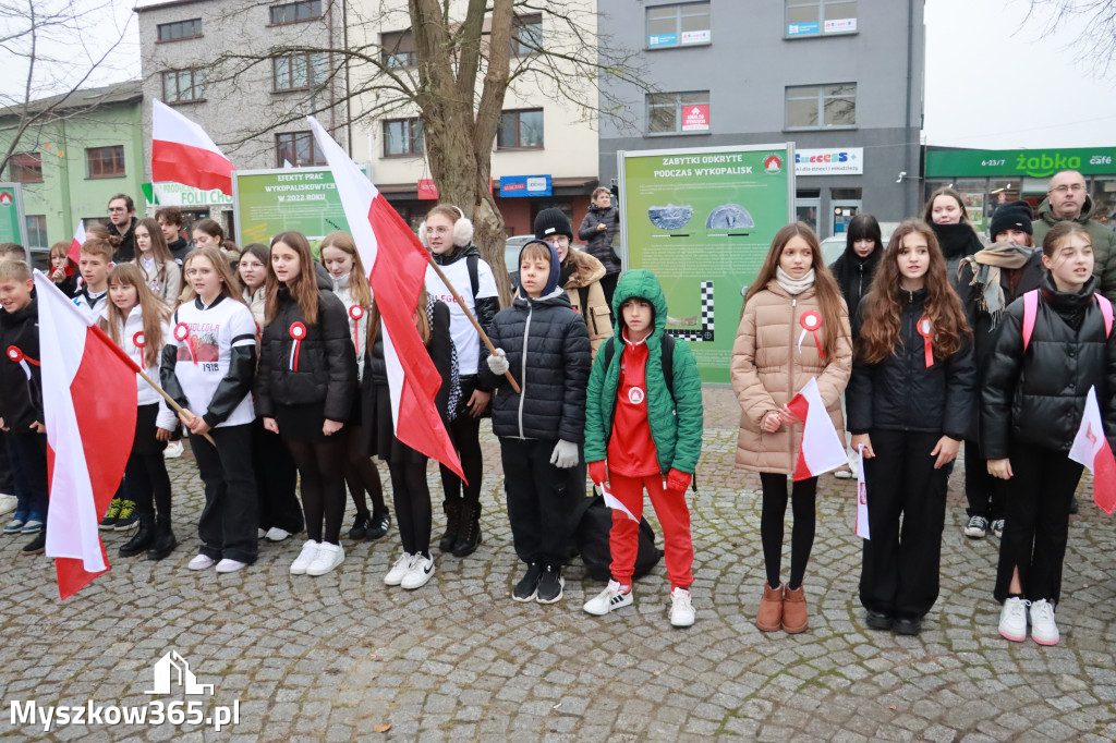 Fotorelacja: Uroczyste odśpiewanie Hymnu na Rynku w Koziegłowach