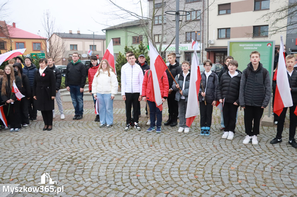 Fotorelacja: Uroczyste odśpiewanie Hymnu na Rynku w Koziegłowach