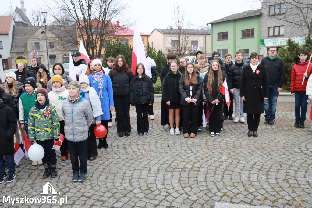 Fotorelacja: Uroczyste odśpiewanie Hymnu na Rynku w Koziegłowach