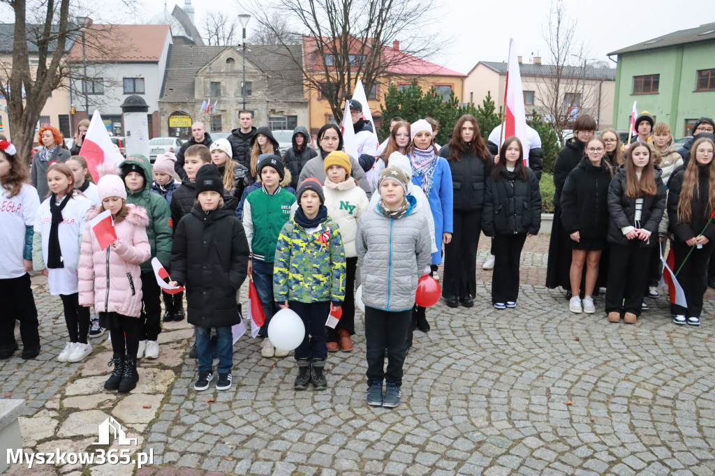 Fotorelacja: Uroczyste odśpiewanie Hymnu na Rynku w Koziegłowach