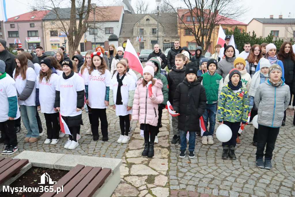 Fotorelacja: Uroczyste odśpiewanie Hymnu na Rynku w Koziegłowach