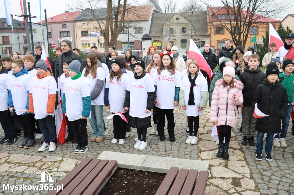 Fotorelacja: Uroczyste odśpiewanie Hymnu na Rynku w Koziegłowach