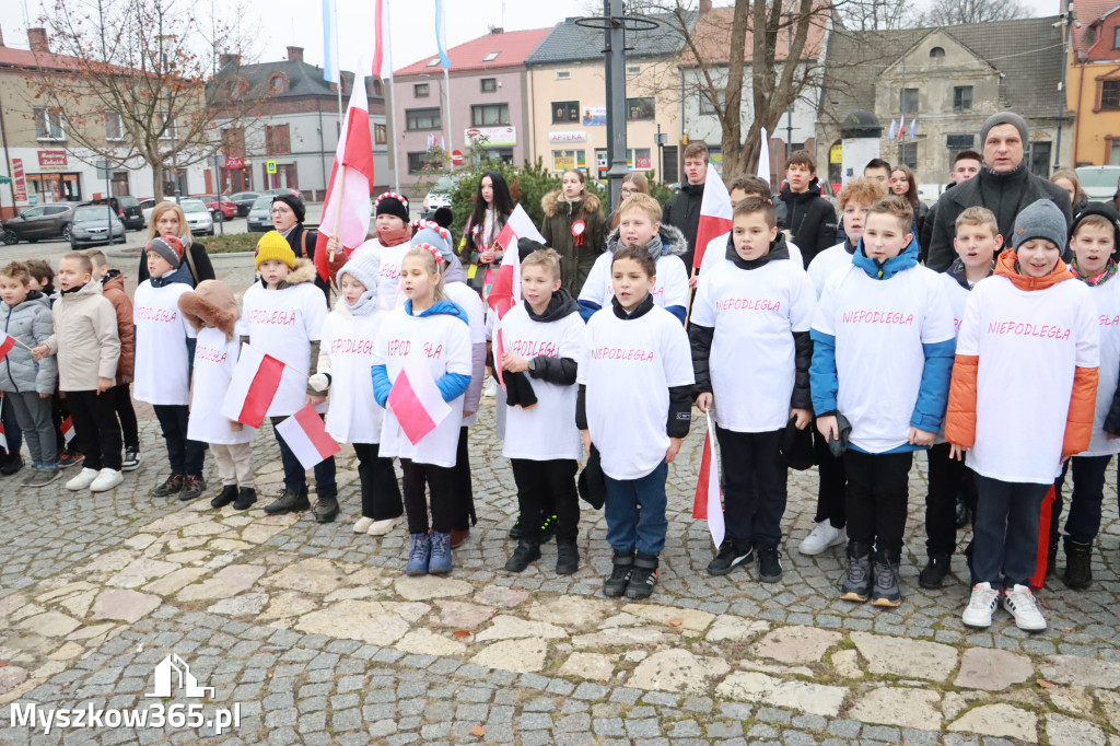 Fotorelacja: Uroczyste odśpiewanie Hymnu na Rynku w Koziegłowach