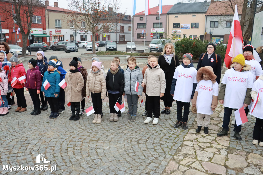 Fotorelacja: Uroczyste odśpiewanie Hymnu na Rynku w Koziegłowach