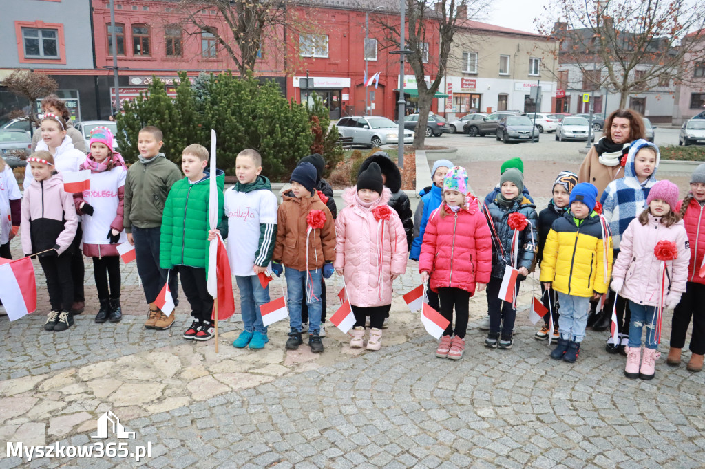 Fotorelacja: Uroczyste odśpiewanie Hymnu na Rynku w Koziegłowach