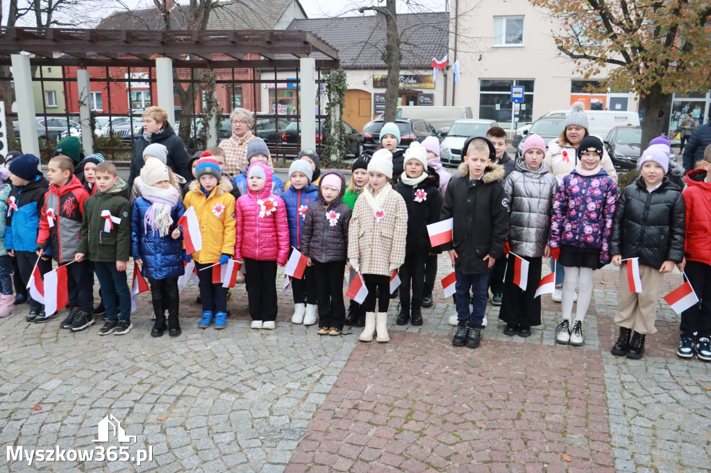 Fotorelacja: Uroczyste odśpiewanie Hymnu na Rynku w Koziegłowach