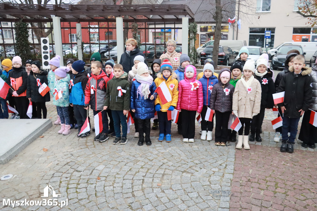 Fotorelacja: Uroczyste odśpiewanie Hymnu na Rynku w Koziegłowach