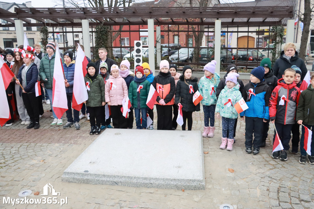 Fotorelacja: Uroczyste odśpiewanie Hymnu na Rynku w Koziegłowach