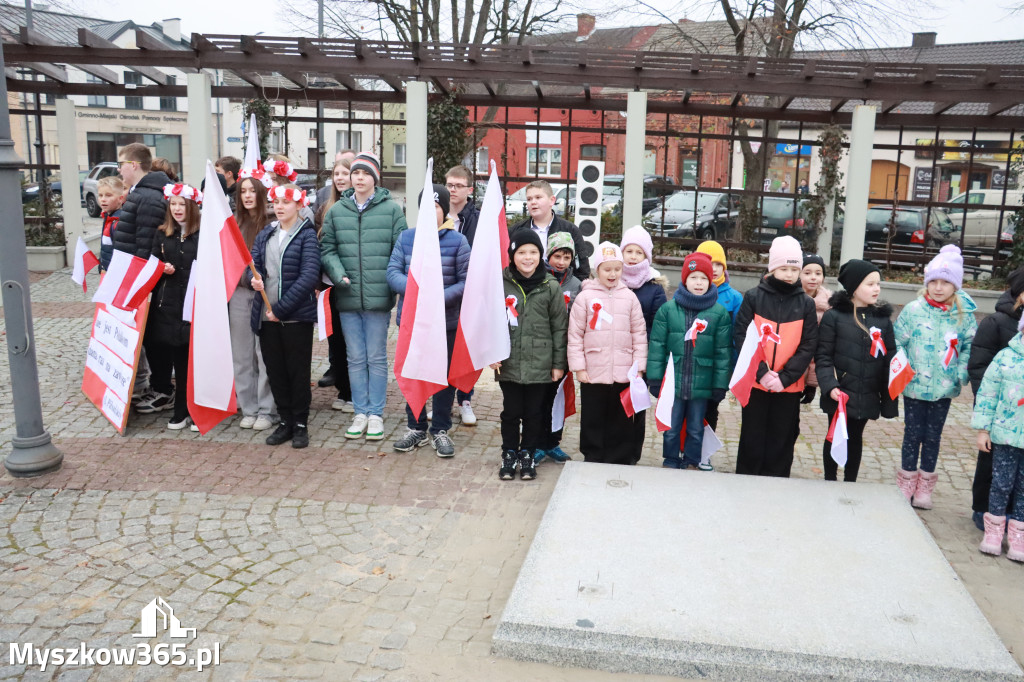 Fotorelacja: Uroczyste odśpiewanie Hymnu na Rynku w Koziegłowach