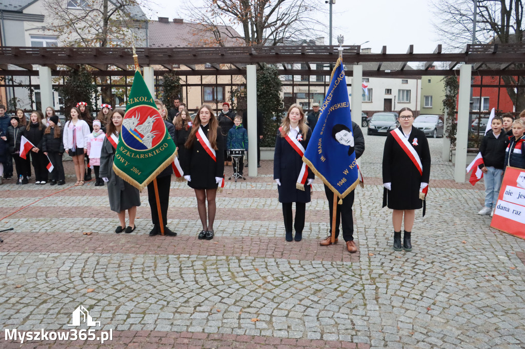 Fotorelacja: Uroczyste odśpiewanie Hymnu na Rynku w Koziegłowach