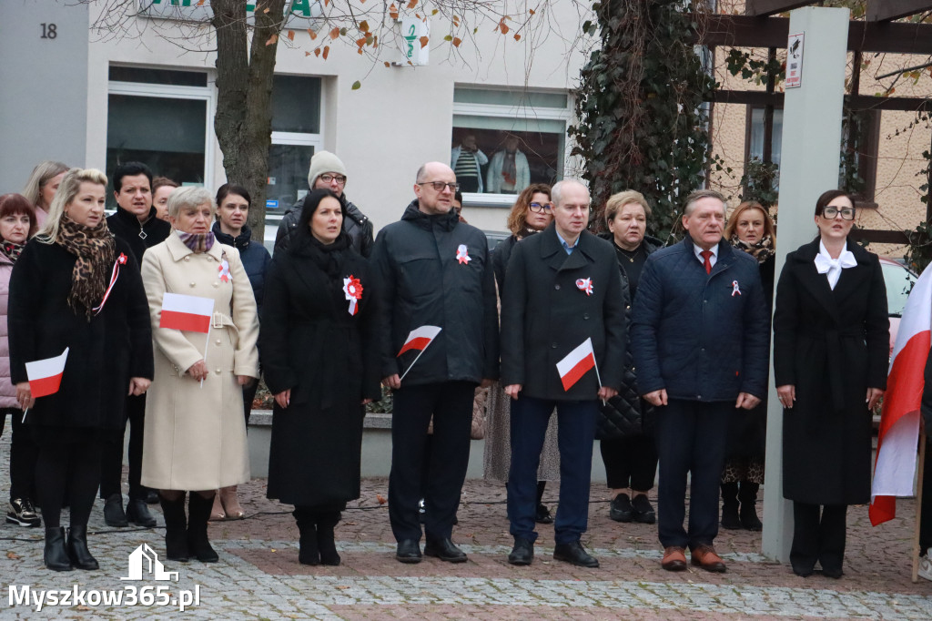 Fotorelacja: Uroczyste odśpiewanie Hymnu na Rynku w Koziegłowach