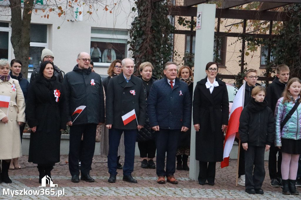 Fotorelacja: Uroczyste odśpiewanie Hymnu na Rynku w Koziegłowach