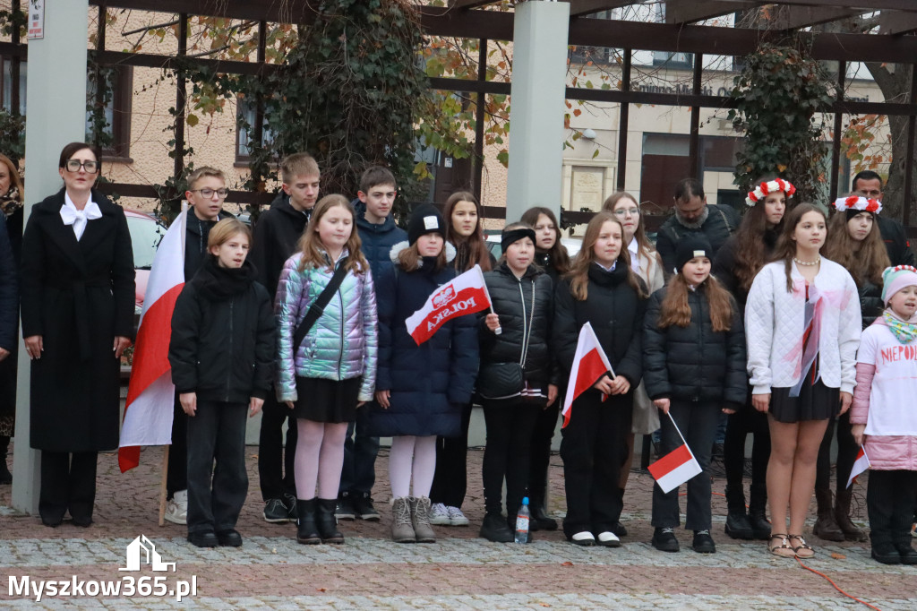 Fotorelacja: Uroczyste odśpiewanie Hymnu na Rynku w Koziegłowach