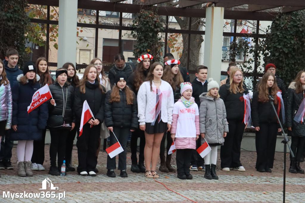 Fotorelacja: Uroczyste odśpiewanie Hymnu na Rynku w Koziegłowach